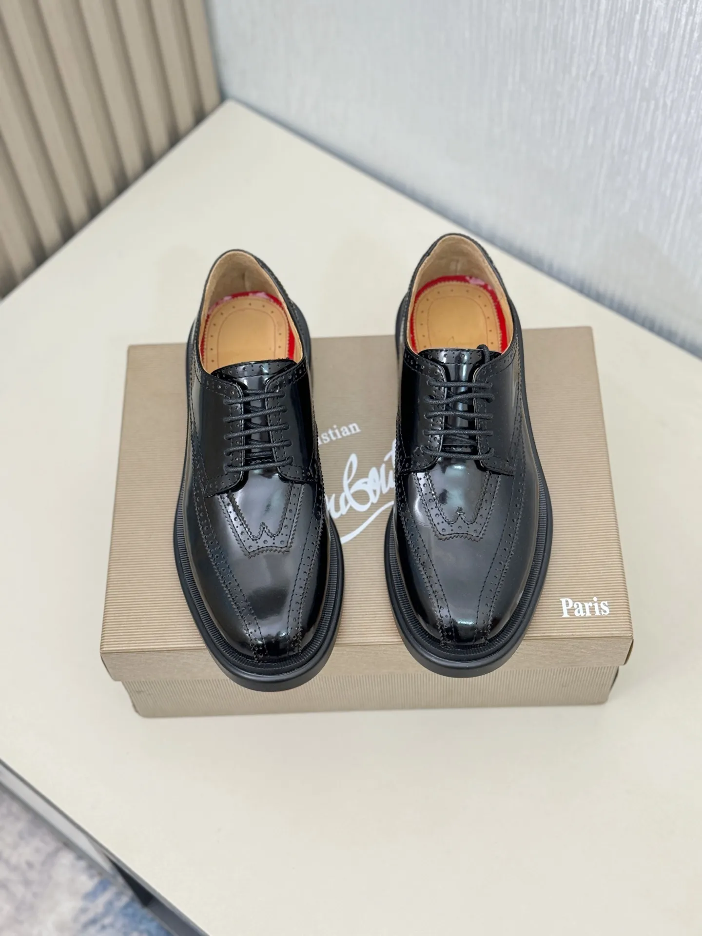 [CL～High-end men’s red-soled shoes] Top P: 880💰. Size: 39-44 (38.45.46 can be customized) 🆑Top original order purchasing agent Imported open-edge bead fabric and water-dyed cowhide inside 🉑️ Imported TPU rubber sole, wear-resistant and non-slip, full of European style.